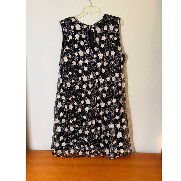 Calvin Klein sleeveless, floral overlay with liner sleeveless, A-line, dress - Picture 4 of 4